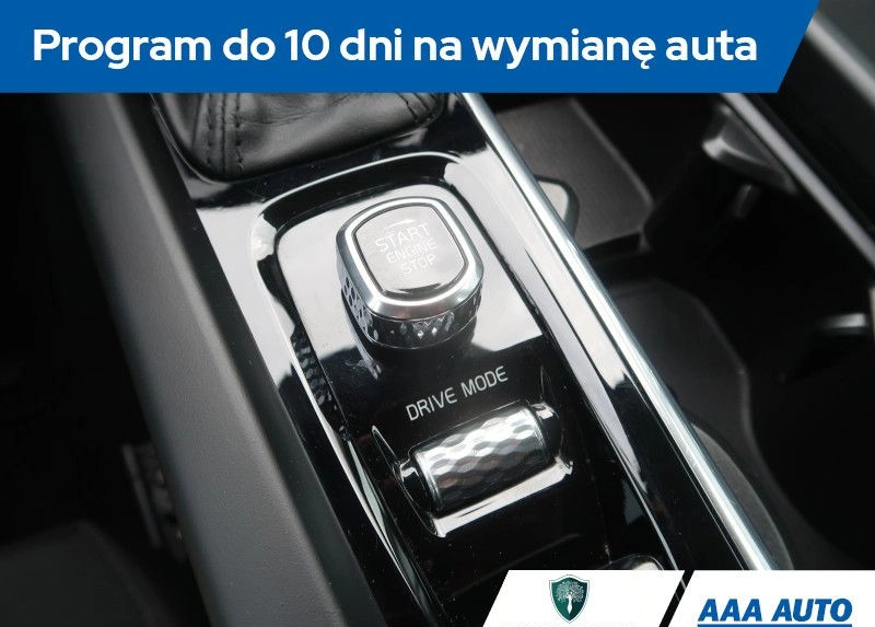 Volvo V60 cena 96000 przebieg: 145172, rok produkcji 2019 z Supraśl małe 254